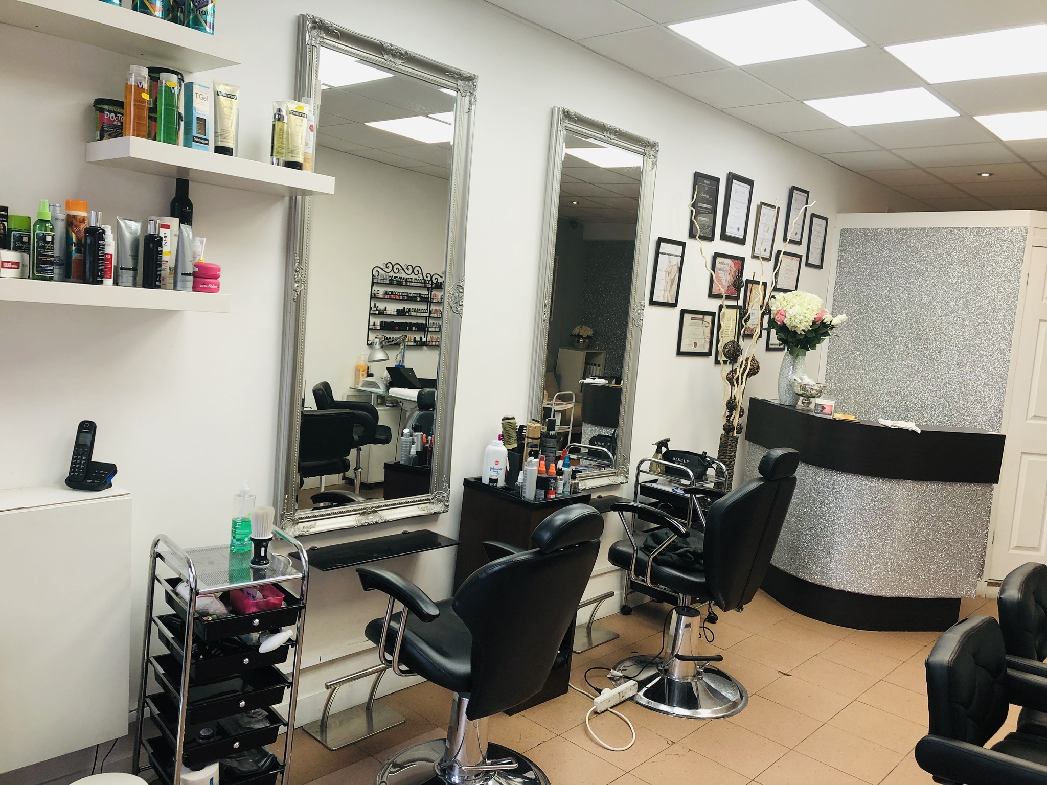 Elli's hair & beauty salon